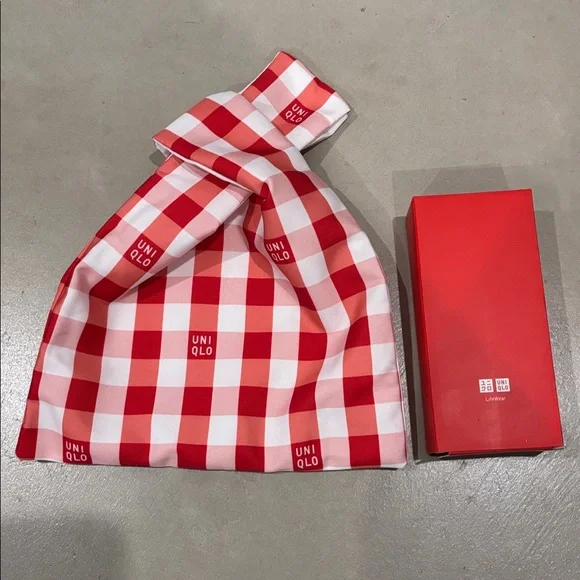UNIQLO Limited Edition Red & White Checkered Mini Knot Bag & Reusable Bottle - Picture 2 of 9
